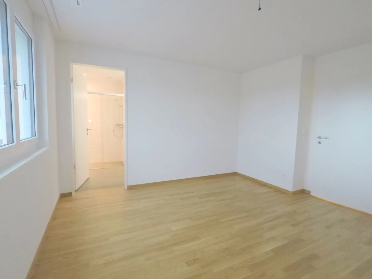 Moderne 4.5 Zimmer-Wohnung - Foto 3 von 10