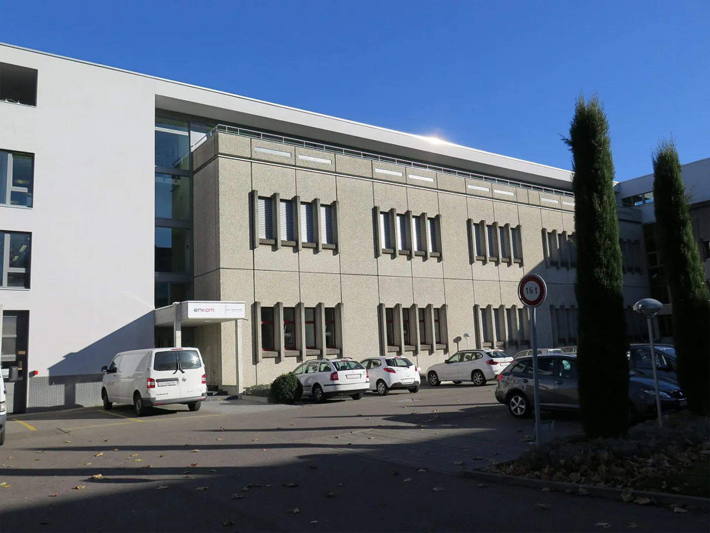 Grosszügige Gewerbefläche - Foto 1 von 2