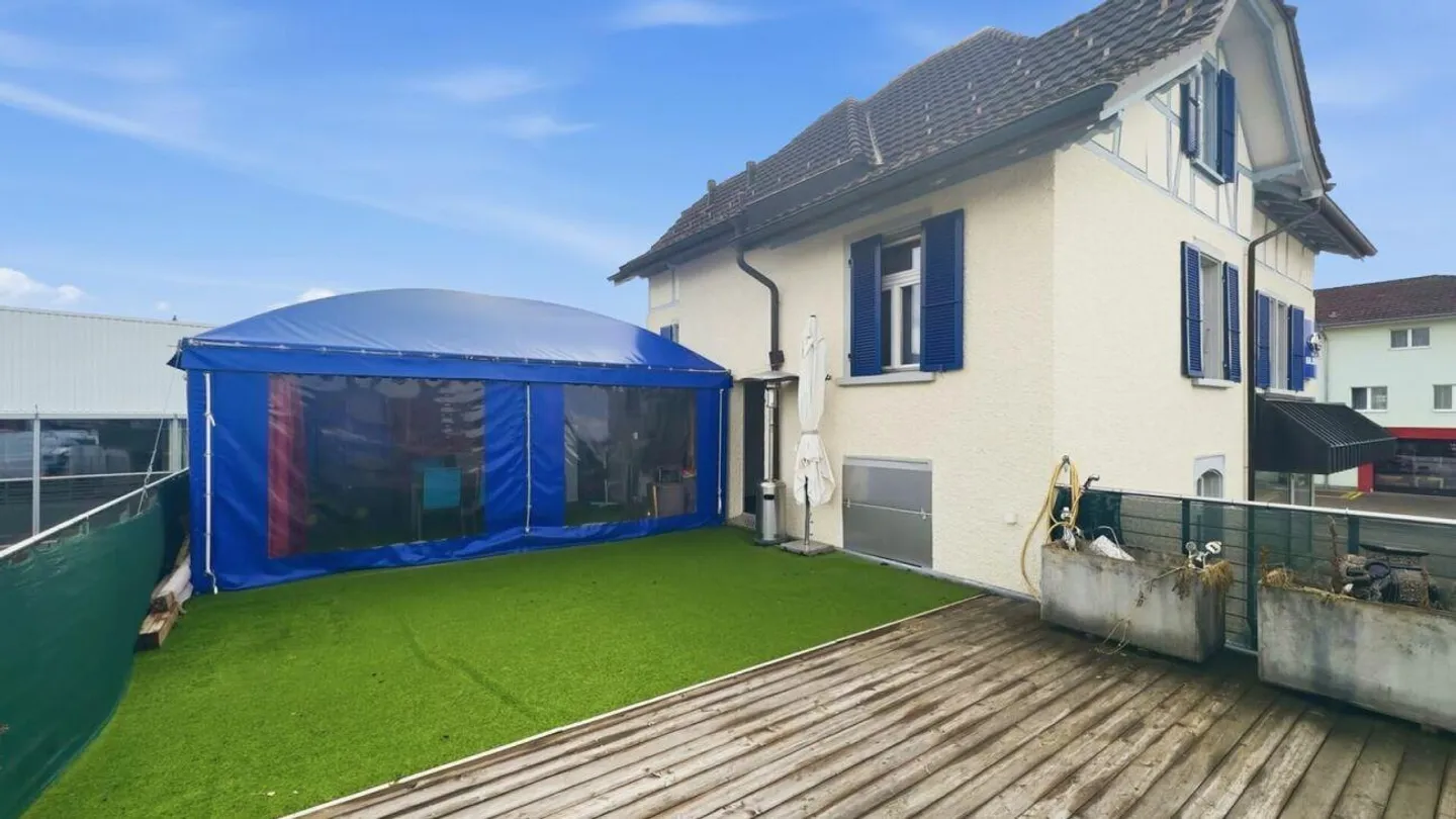 Charming 3-room attic apartment in a central location in Schwarzenbach - Photo 8 of 10