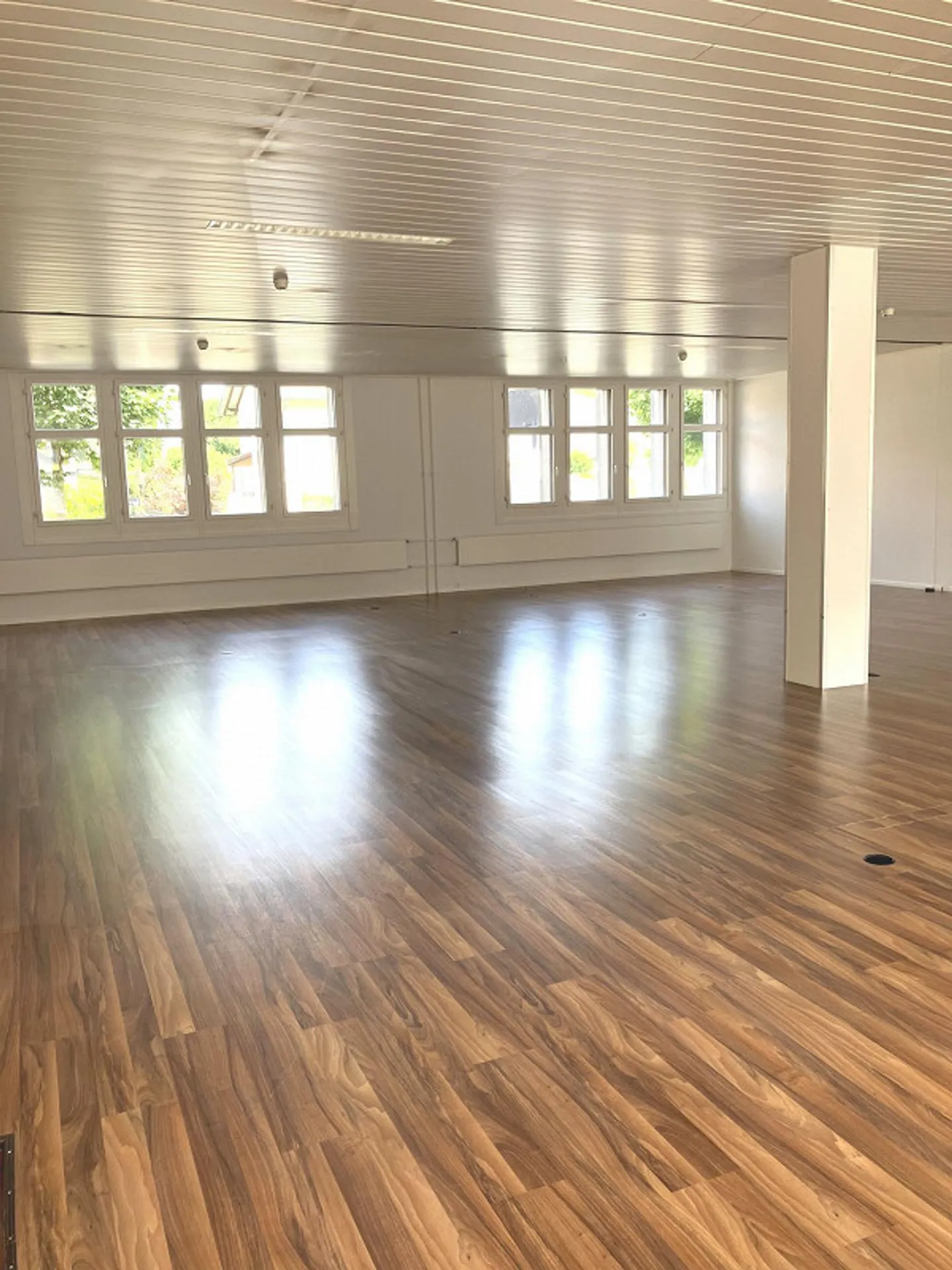 Grosszügige Gewerbefläche - Foto 2 von 2