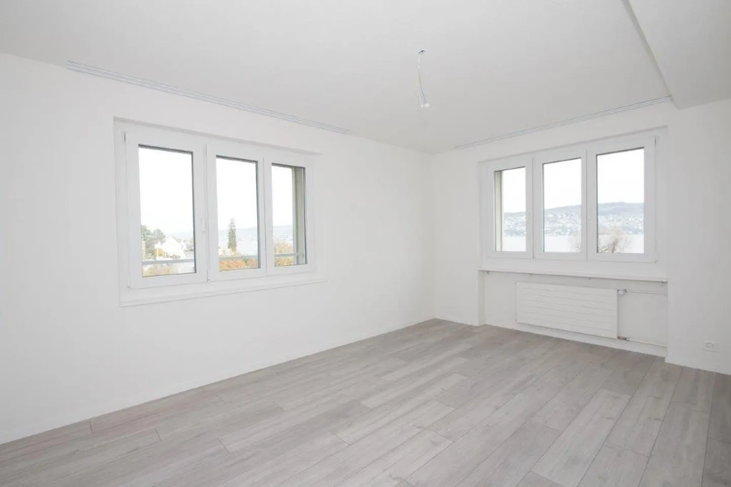 Ihr neues Zuhause mit atemberaubender Seesicht und Badeplatz - Photo 3 of 10