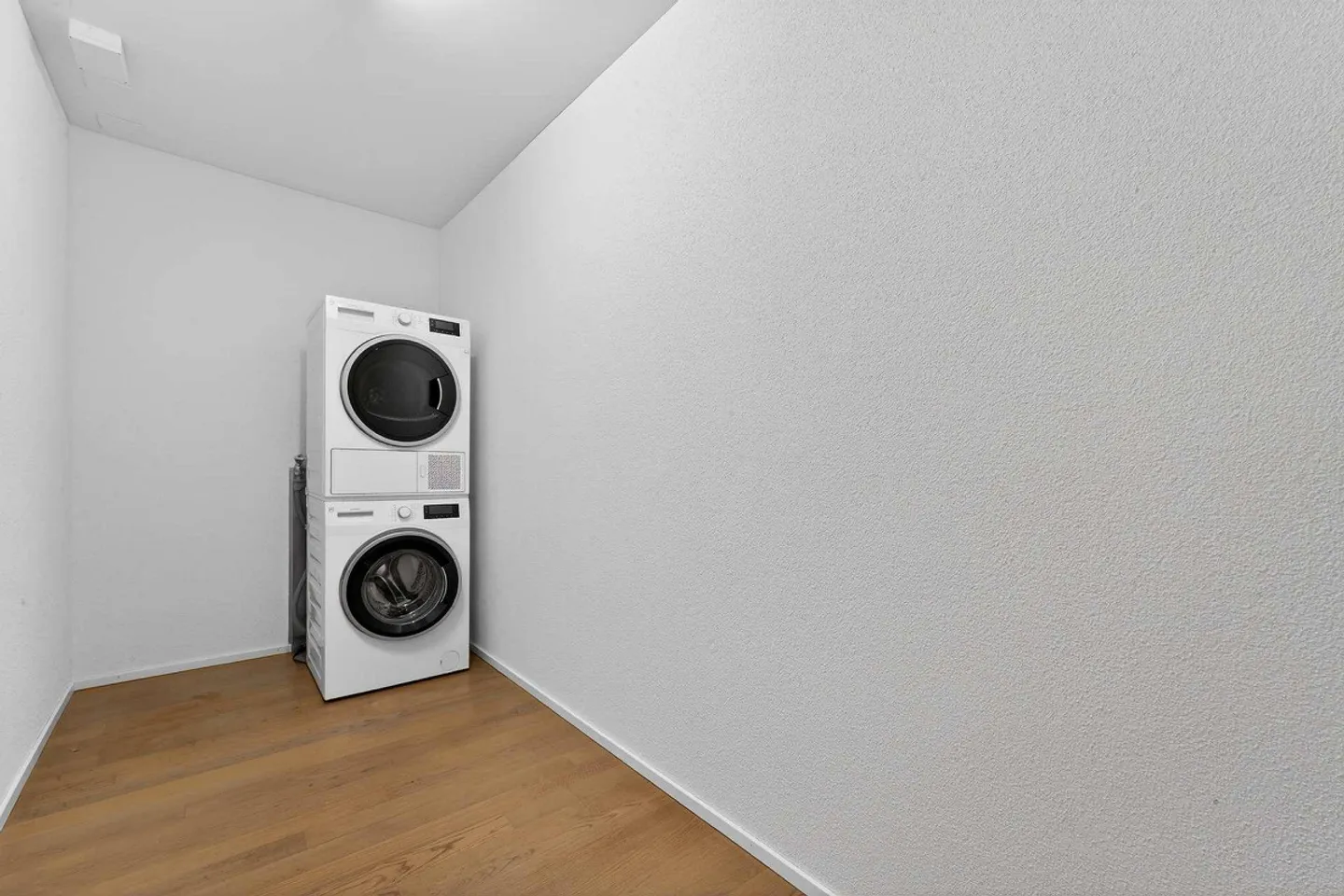 Modern 1.5-room apartment on the ground floor - Photo 3 of 19