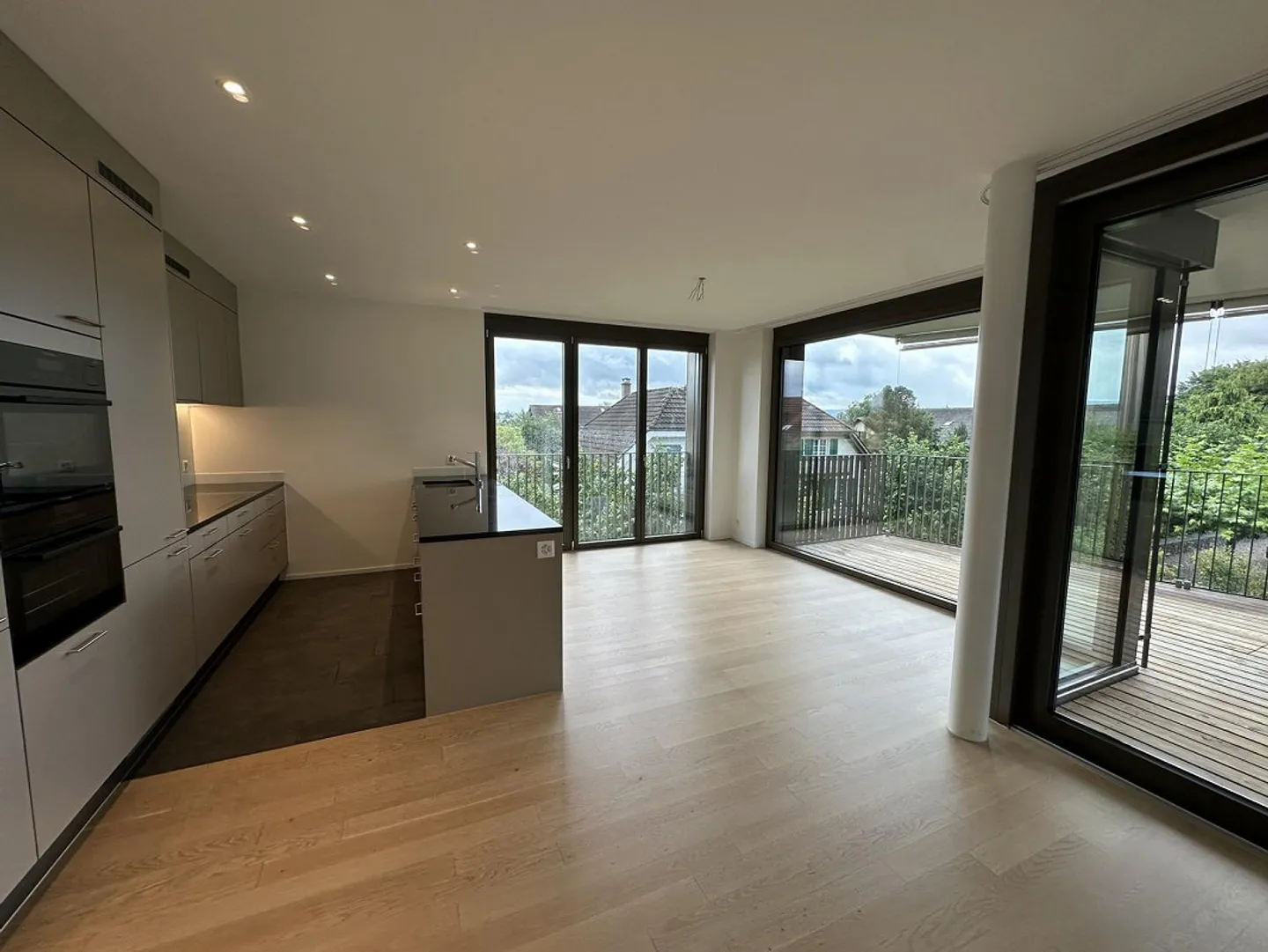 Modern 4.5-room apartment on the 2nd floor in a quiet neighborhood - Photo 3 of 10