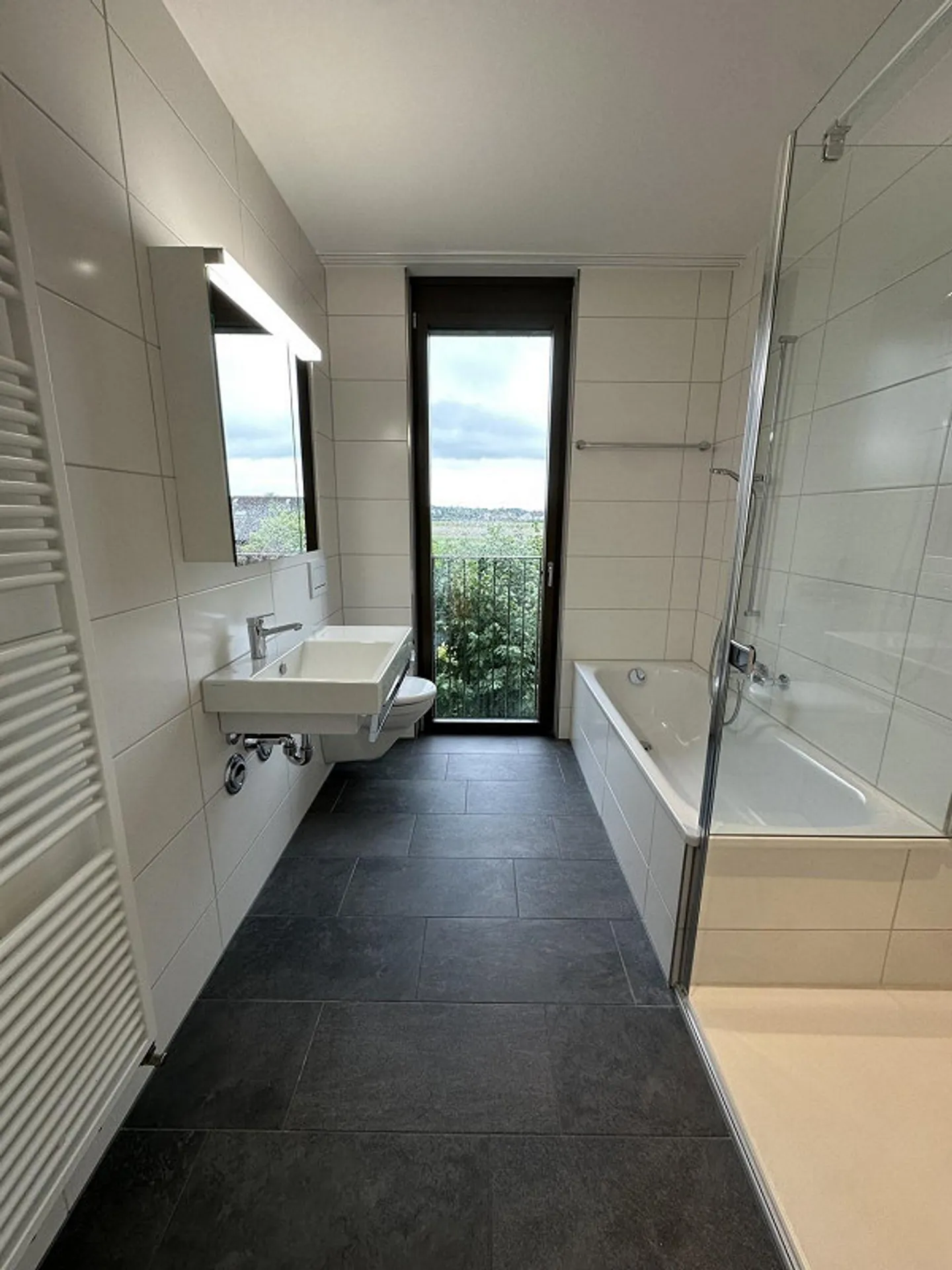 Modern 4.5-room apartment on the 2nd floor in a quiet neighborhood - Photo 7 of 10