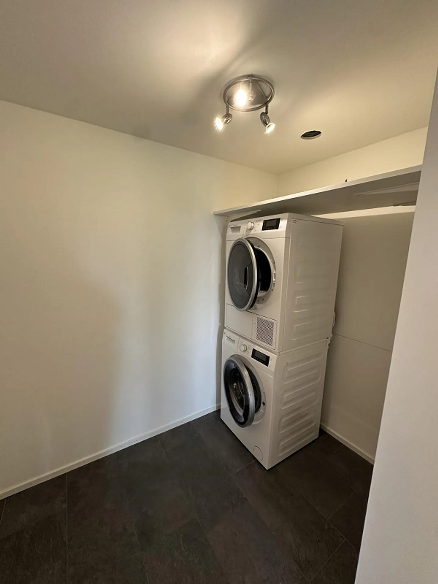 Modern 4.5-room apartment on the 2nd floor in a quiet neighborhood - Photo 9 of 10