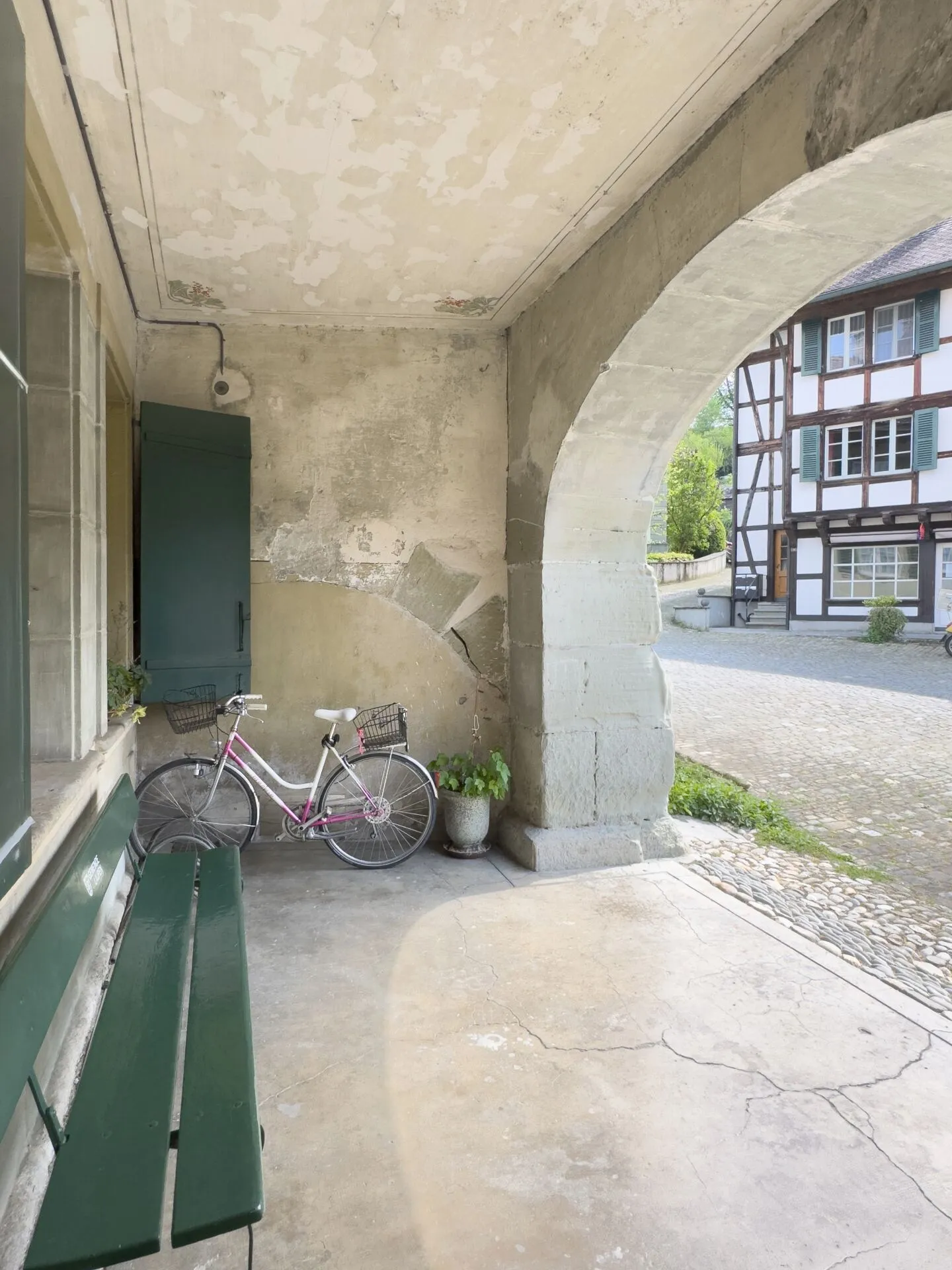 Maison de ville historique de 10 pièces avec tour de guet privée et jardin enchanteur dans le Stedtli historique de Laupen - Photo 3 sur 32