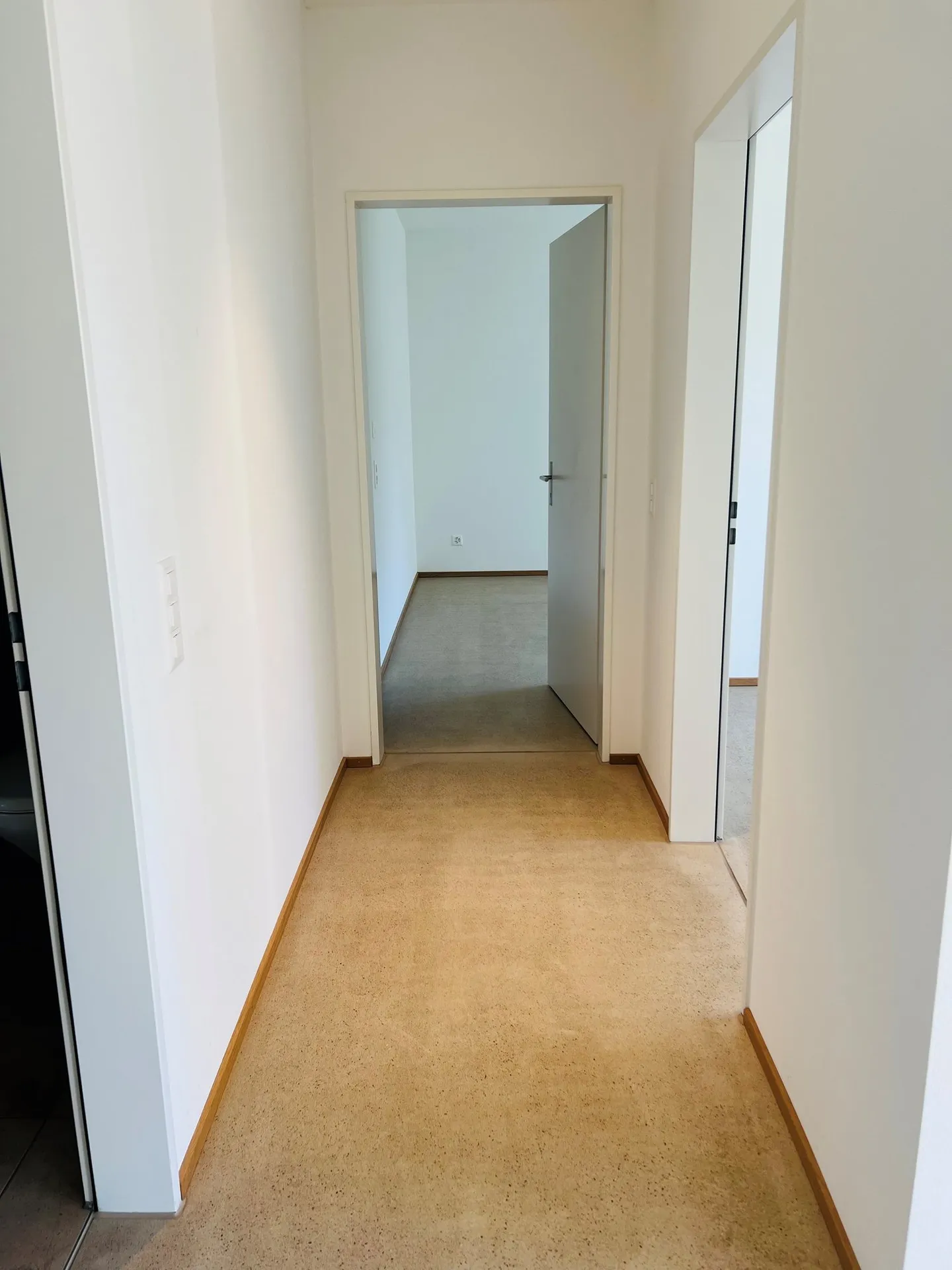 Moderne 3.5-Zimmer-Wohnung 1.OG mit Balkon - Foto 9 von 14
