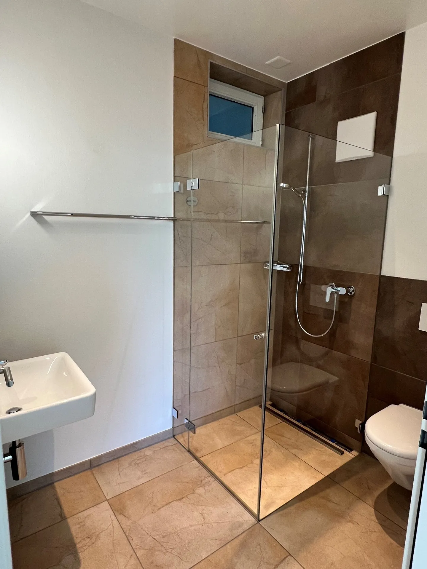 Moderne 3.5-Zimmer-Wohnung 1.OG mit Balkon - Foto 10 von 14