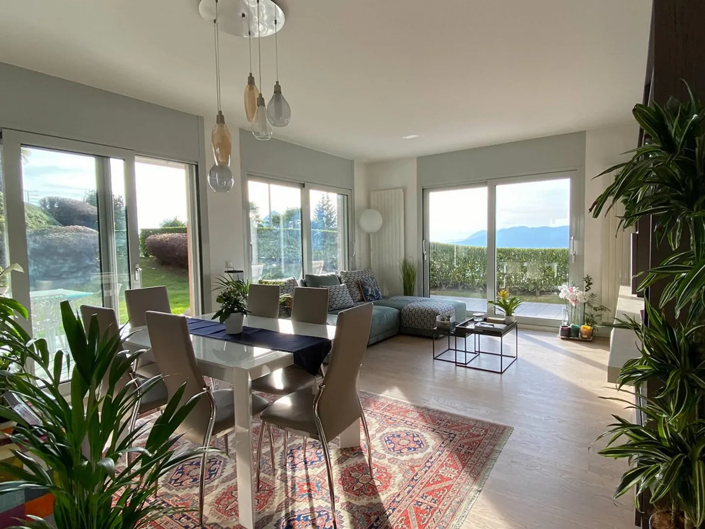 Three-room apartment with garden in a panoramic position. - Photo 1 of 13