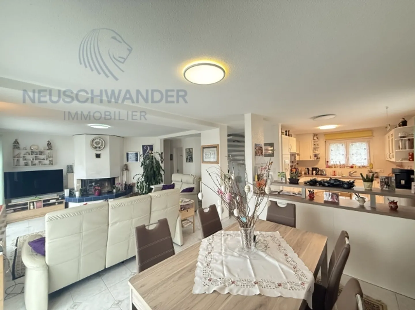 Spacious in the heart of a quiet neighborhood with an idyllic view - Photo 7 of 20