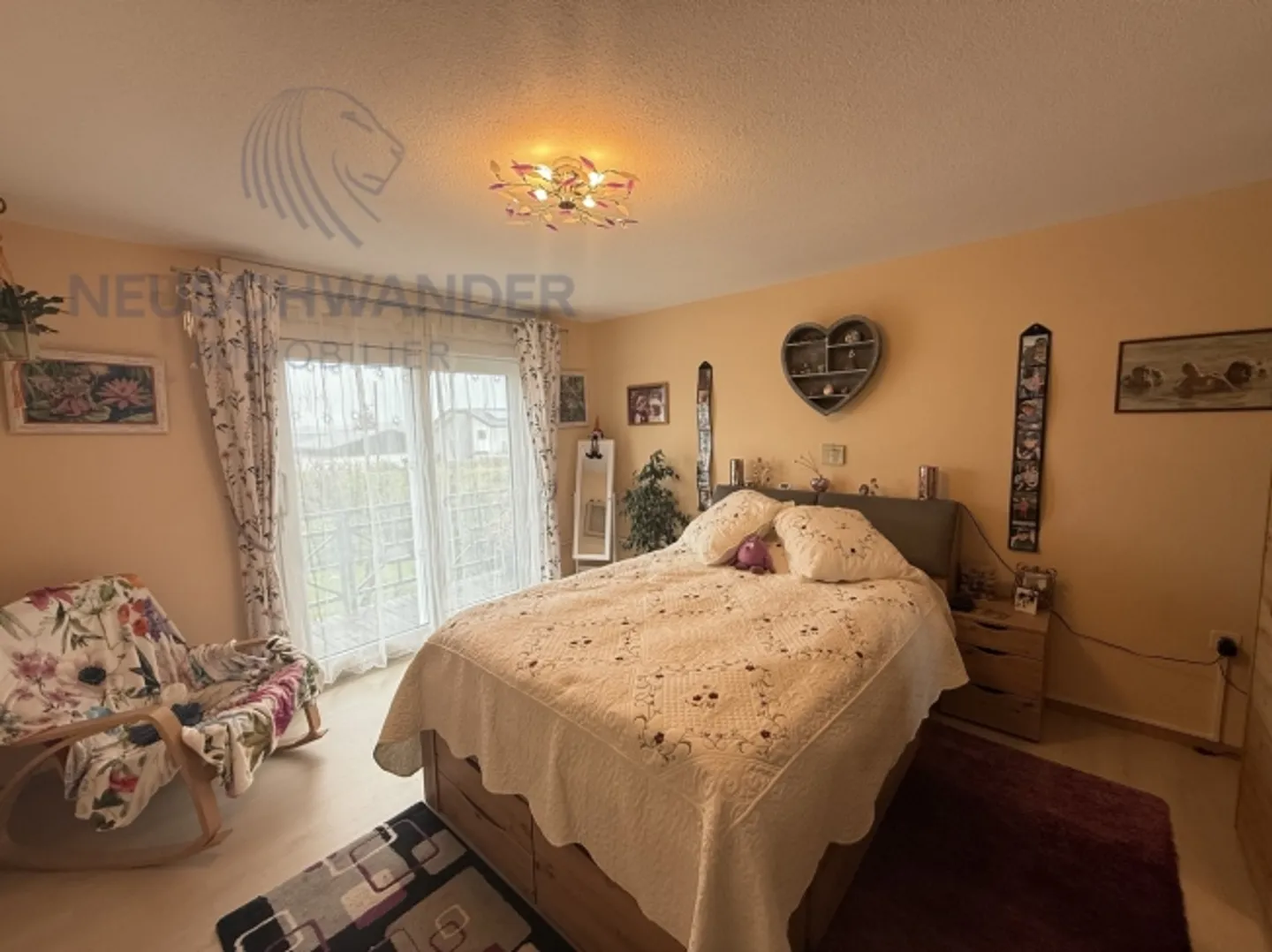 Spacious in the heart of a quiet neighborhood with an idyllic view - Photo 11 of 20