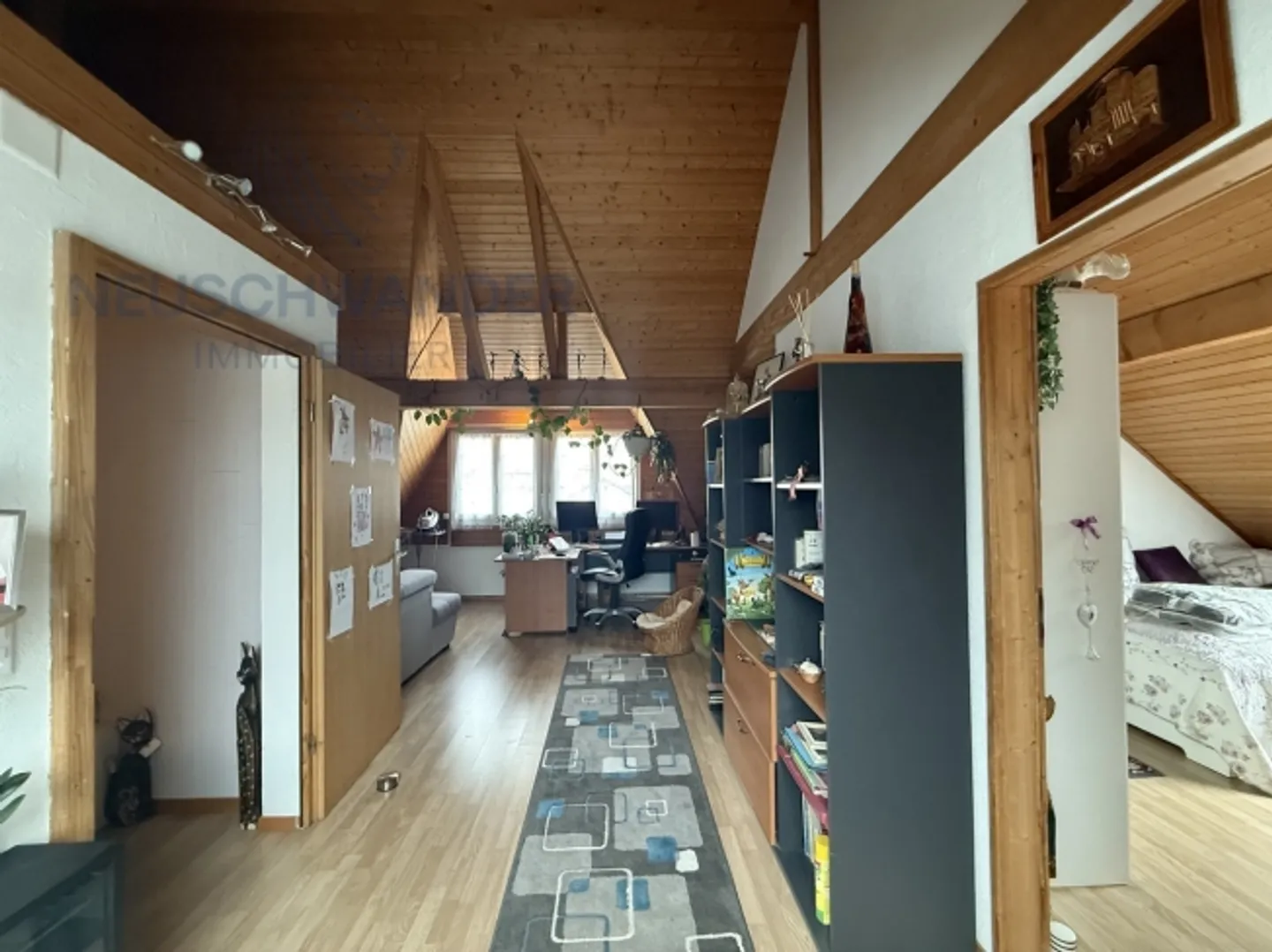 Spacious in the heart of a quiet neighborhood with an idyllic view - Photo 13 of 20