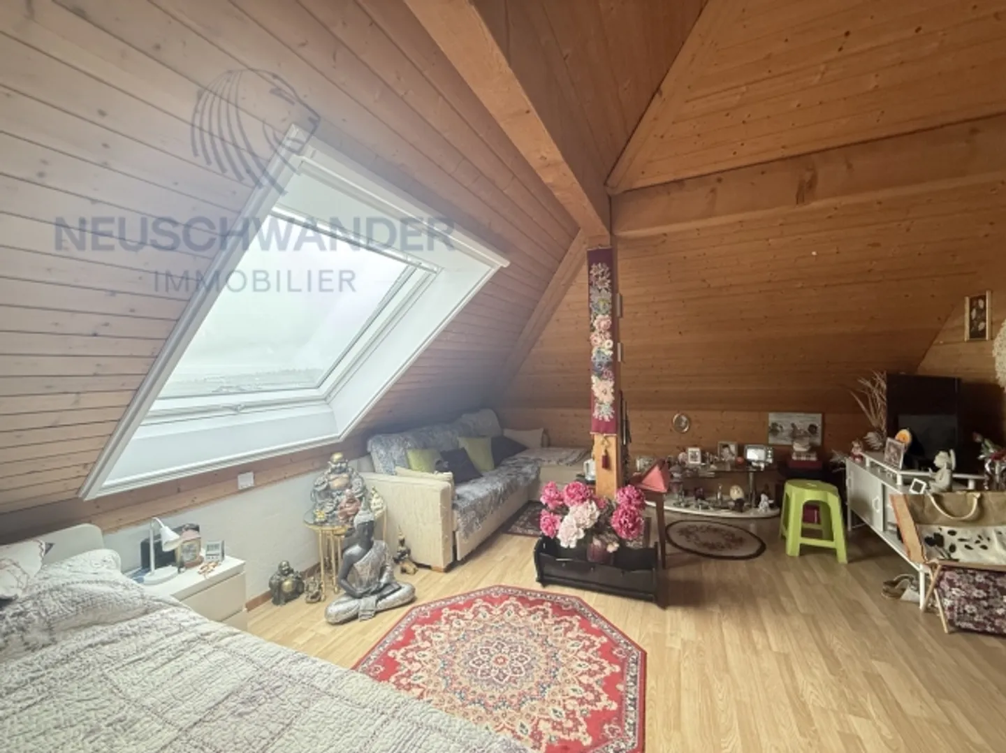 Spacious in the heart of a quiet neighborhood with an idyllic view - Photo 14 of 20