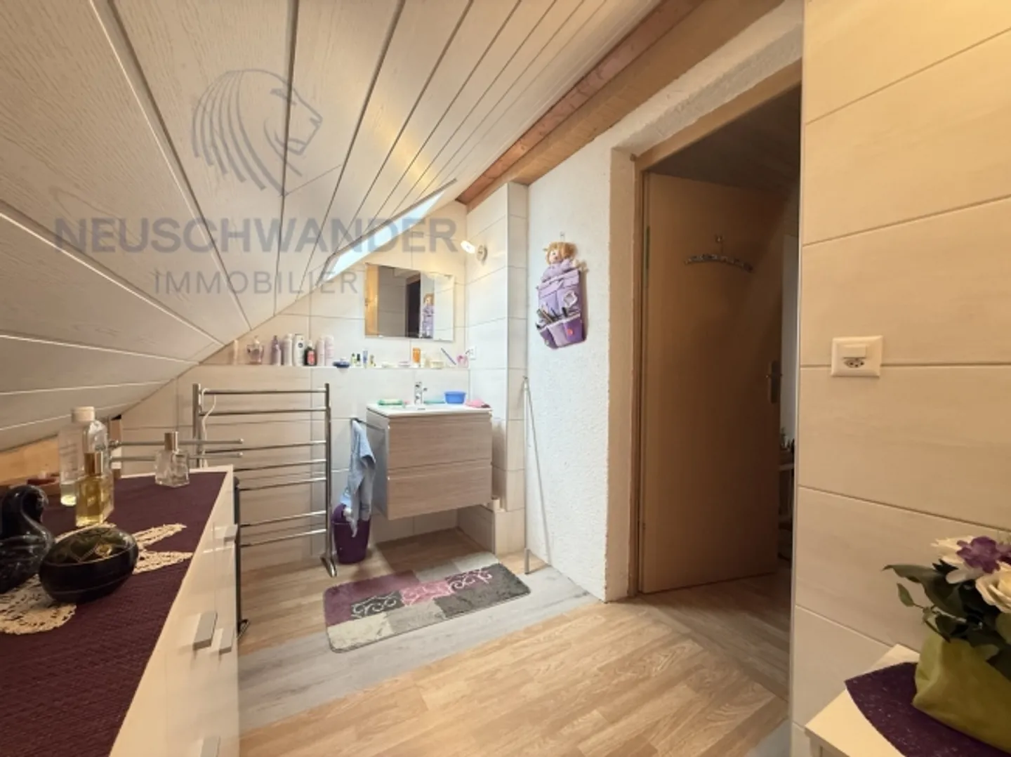 Spacious in the heart of a quiet neighborhood with an idyllic view - Photo 15 of 20