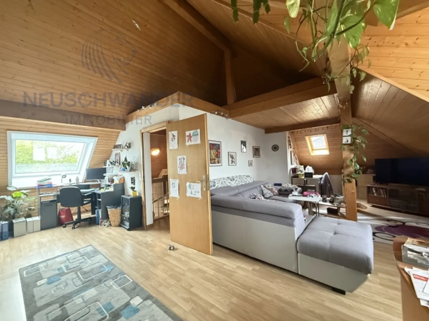 Spacious in the heart of a quiet neighborhood with an idyllic view - Photo 19 of 20