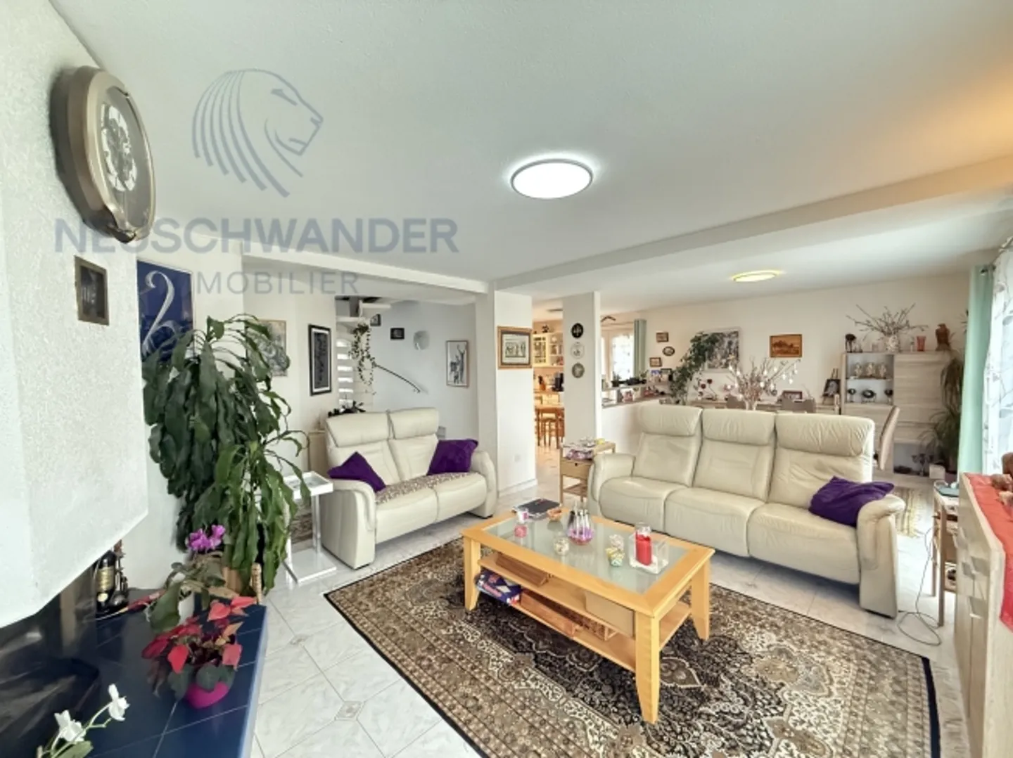 Spacious in the heart of a quiet neighborhood with an idyllic view - Photo 4 of 20