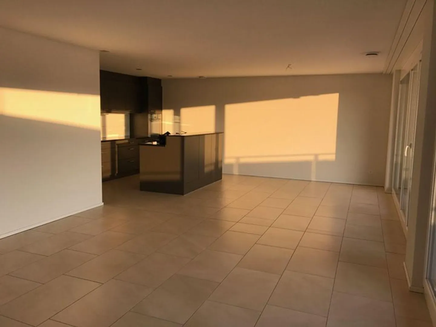 Moderno appartamento mansardato di 3,5 stanze a Kreuzlingen - Foto 3 di 11