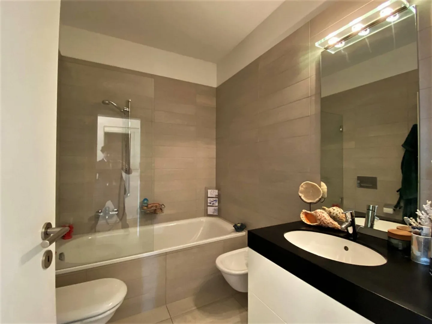 Three-room apartment with garden in a panoramic position. - Photo 8 of 13