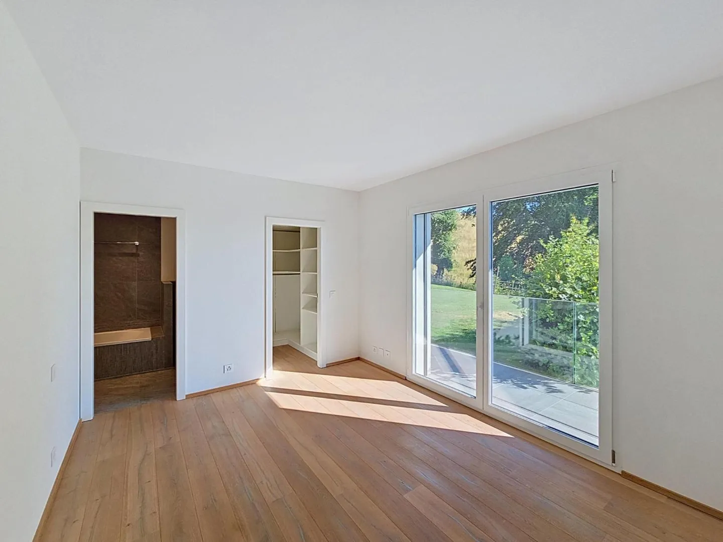 Attic with panoramic view of the lake and the Alps - Photo 6 of 10