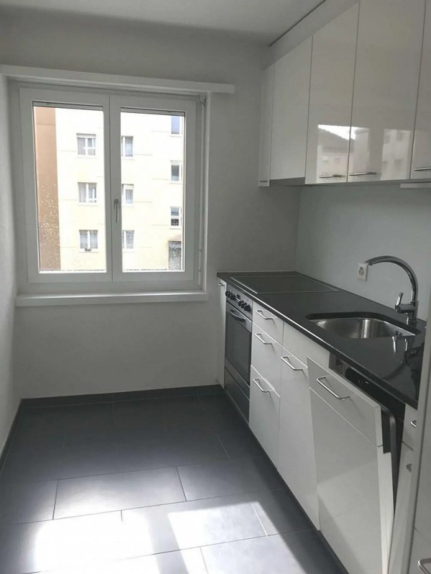 Charming apartment in a quiet neighborhood - Photo 2 of 6