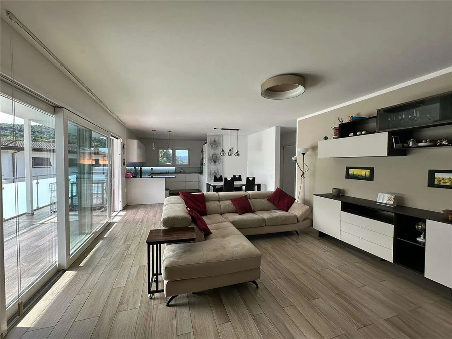 Appartement élégant de 4,5 pièces avec jardin à Cadempino. - Photo 4 sur 12