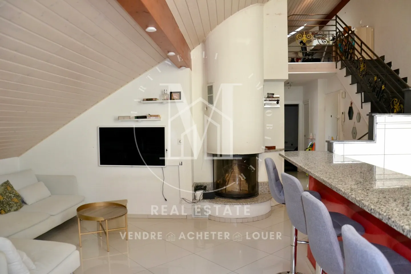 3 bright rooms on the top floor - Photo 3 of 5