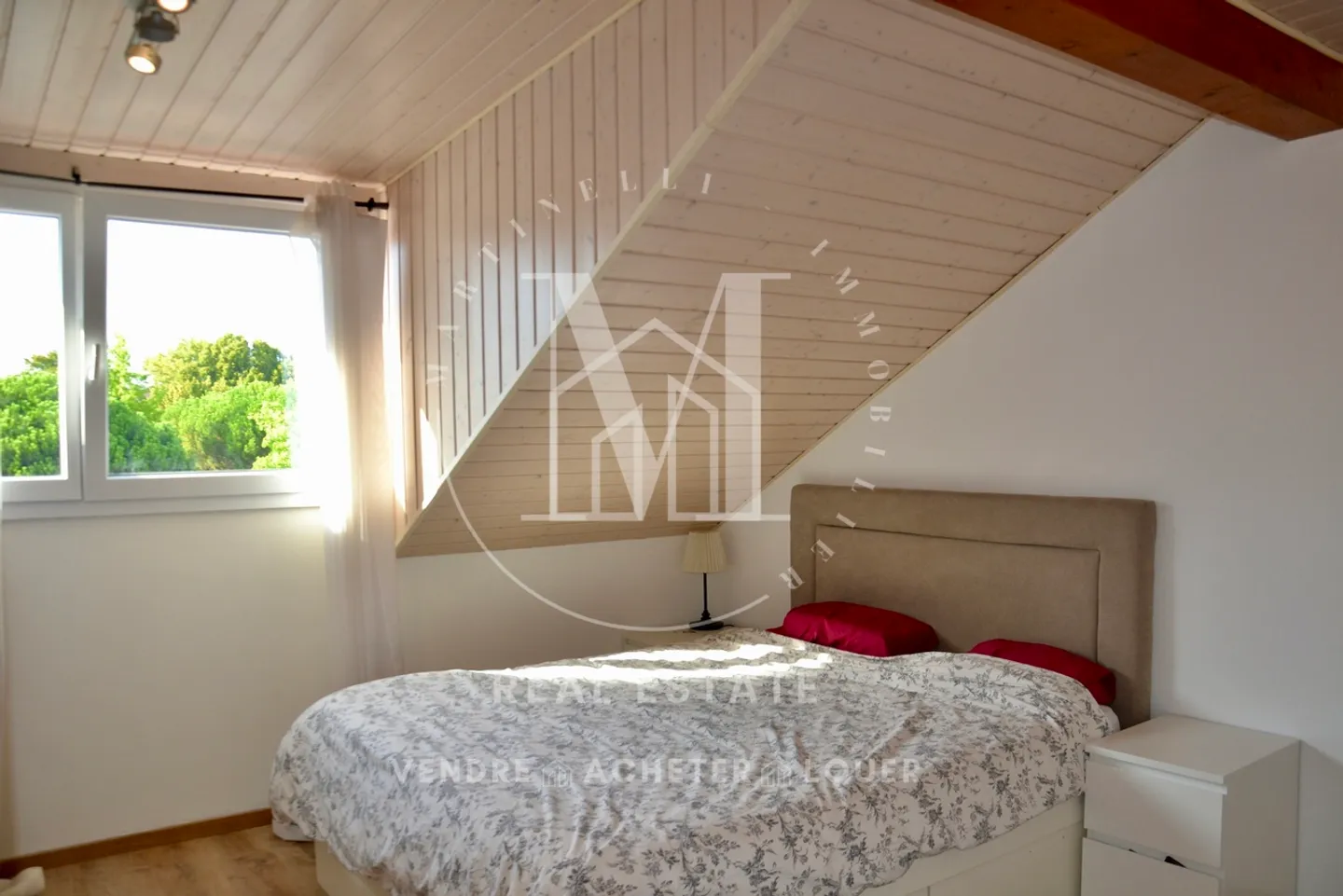 3 bright rooms on the top floor - Photo 4 of 5