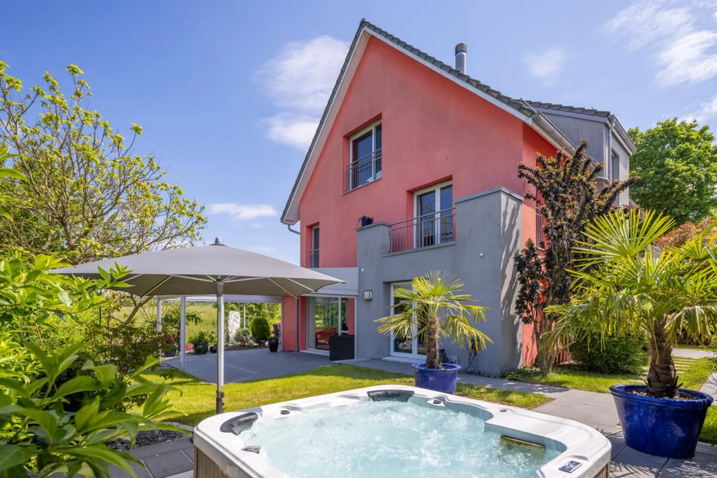 Casa unifamiliare con oasi di giardino e grande garage a Hochfelden - Foto 2 di 6