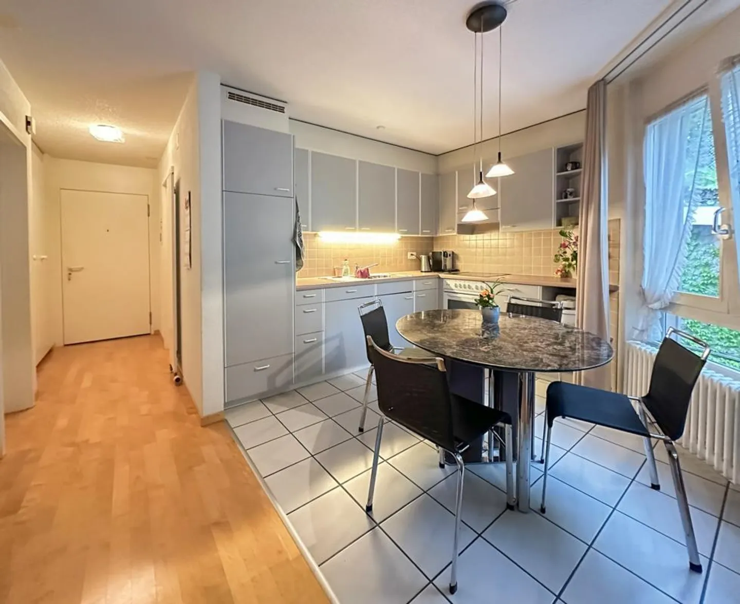 Maison multifamiliale avec six unités résidentielles - Photo 3 sur 14