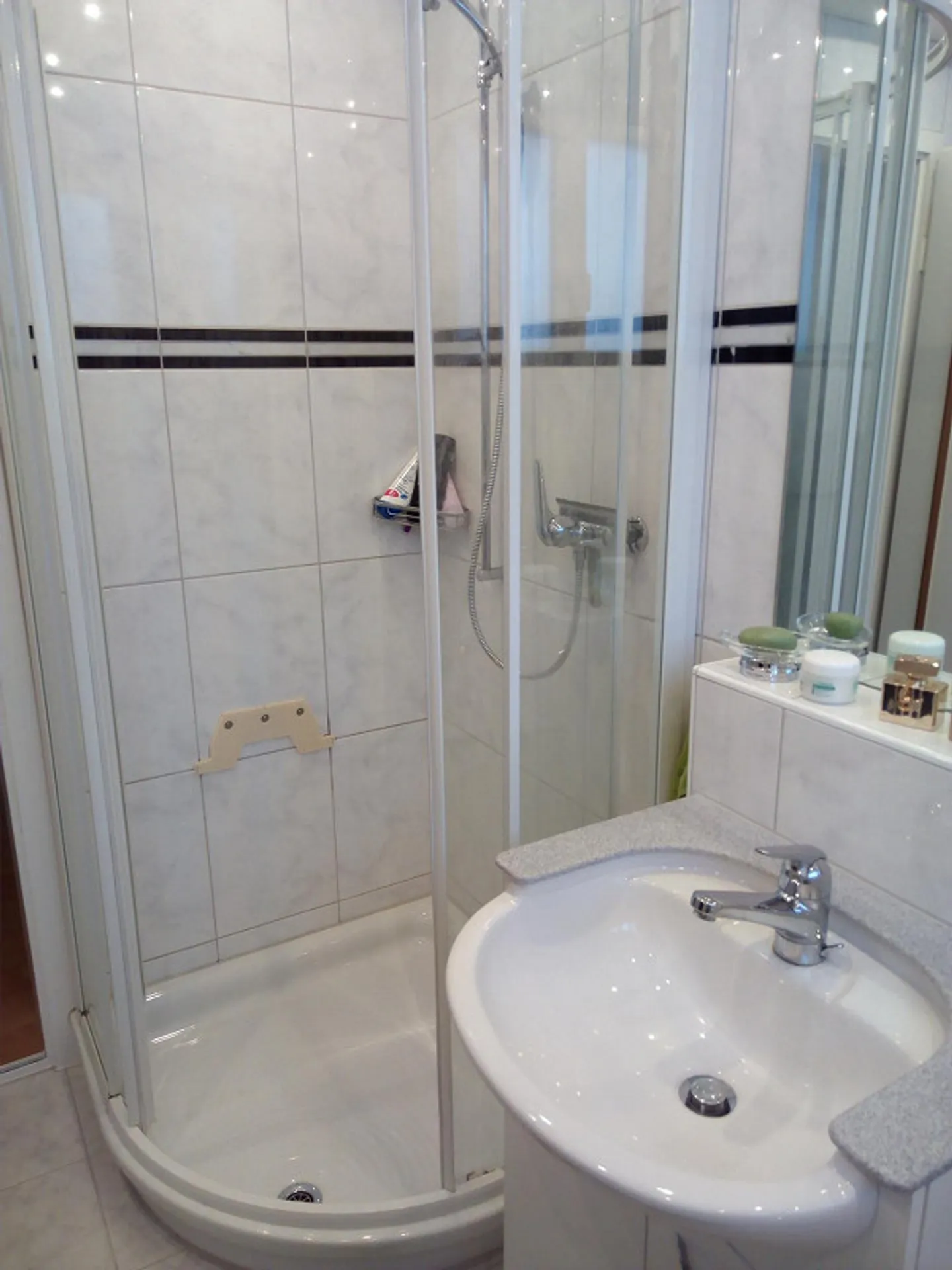 Beautiful apartment in a small multi-family house - Photo 9 of 12