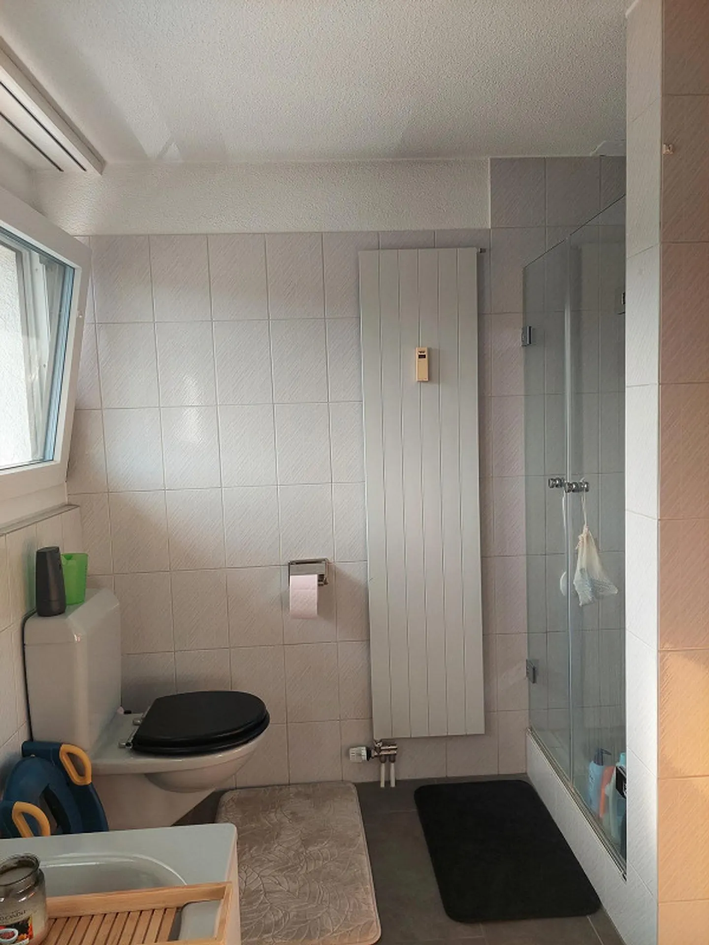 Central 3.5 Room Apartment Near Highway Access - Photo 5 of 9