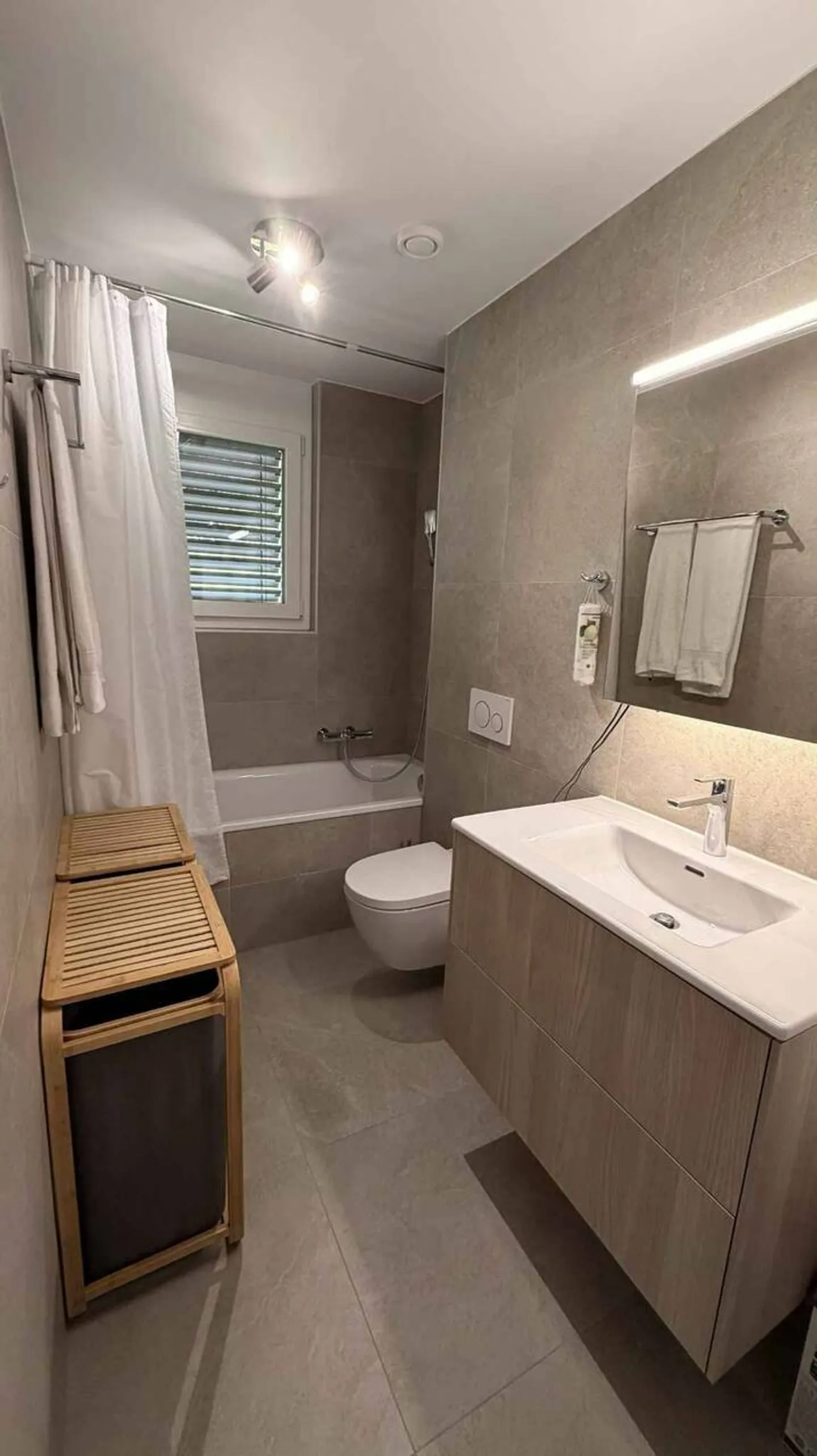 Villa Mitoyenne Moderne - Photo 2 sur 4