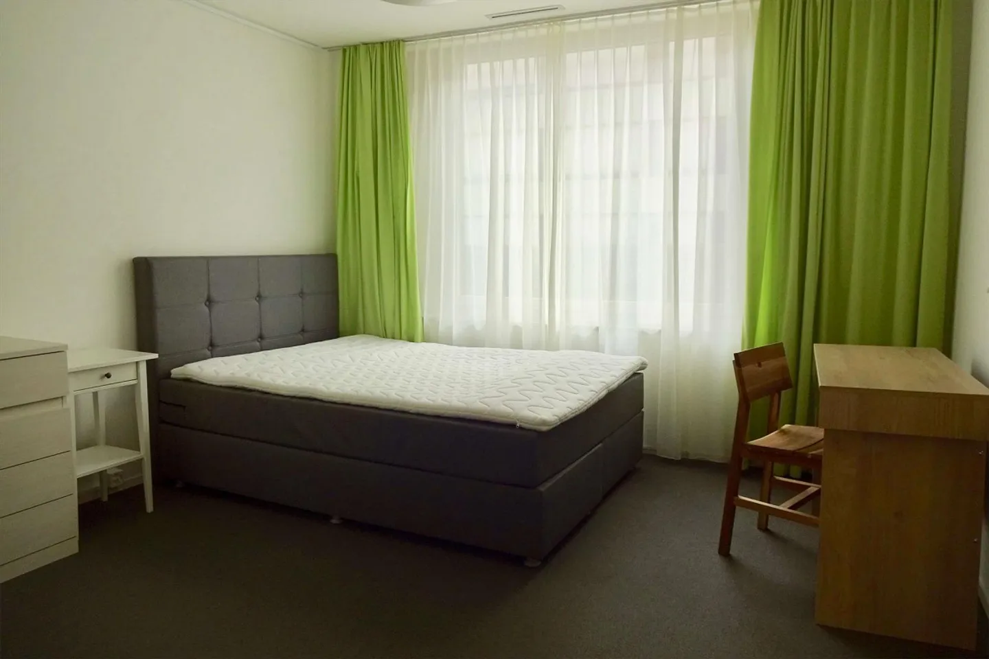 Chambre meublée dans un appartement modernisé dans un emplacement de choix - Photo 1 sur 10