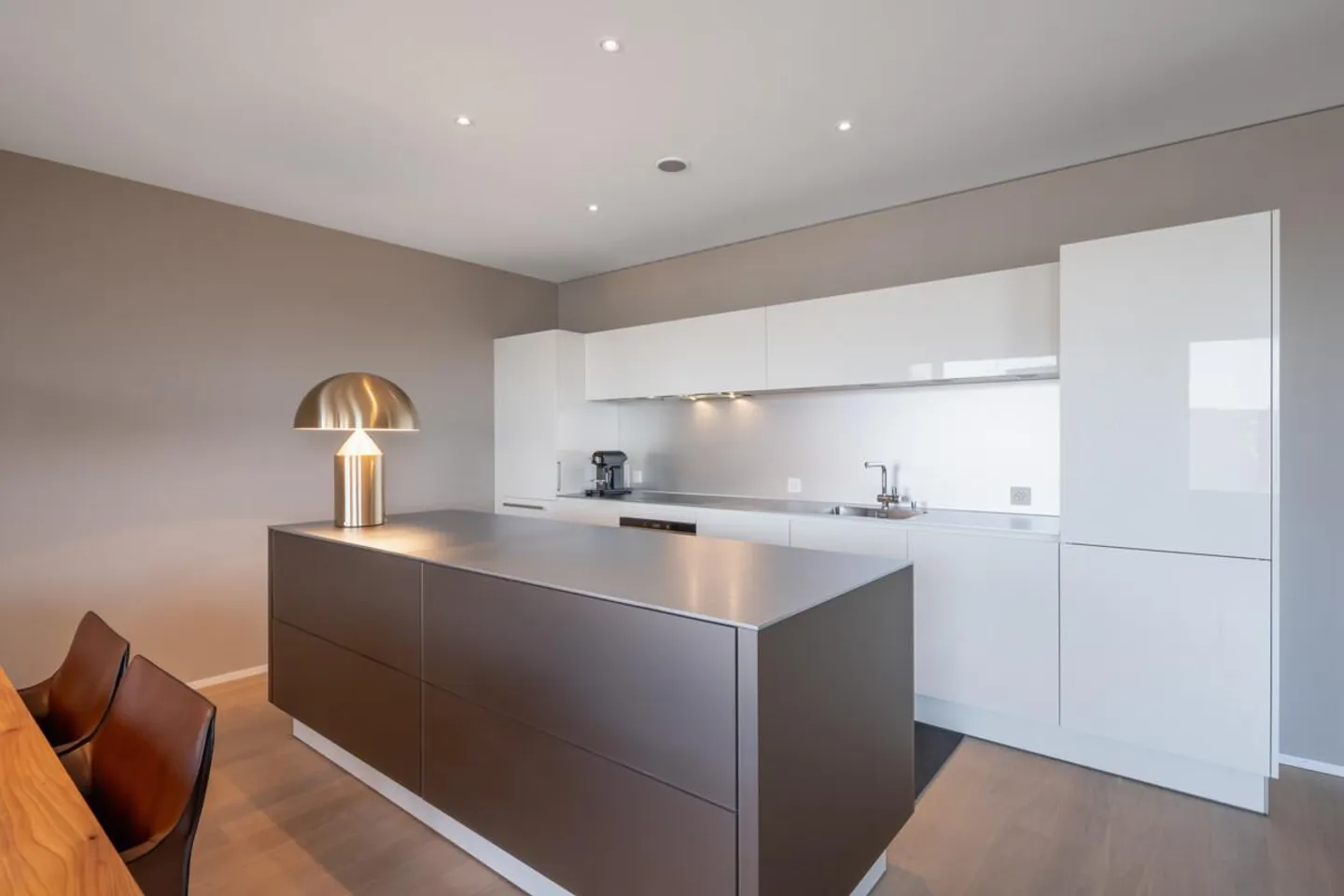 Zürich-West: high-quality and modern living in the Zölly Tower - Photo 2 of 5