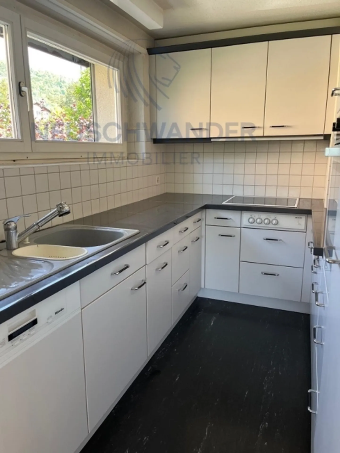 Calma garantita alla fine di un vicolo cieco nelle alture della città - Foto 3 di 11