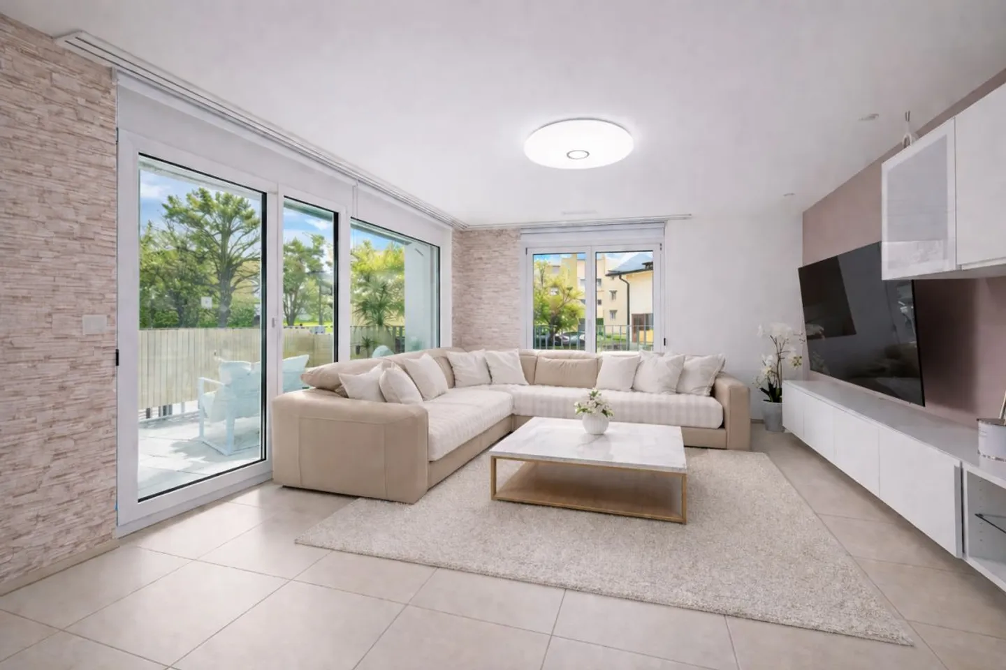 Elegant Living in the Zurich Unterland - Photo 2 of 7