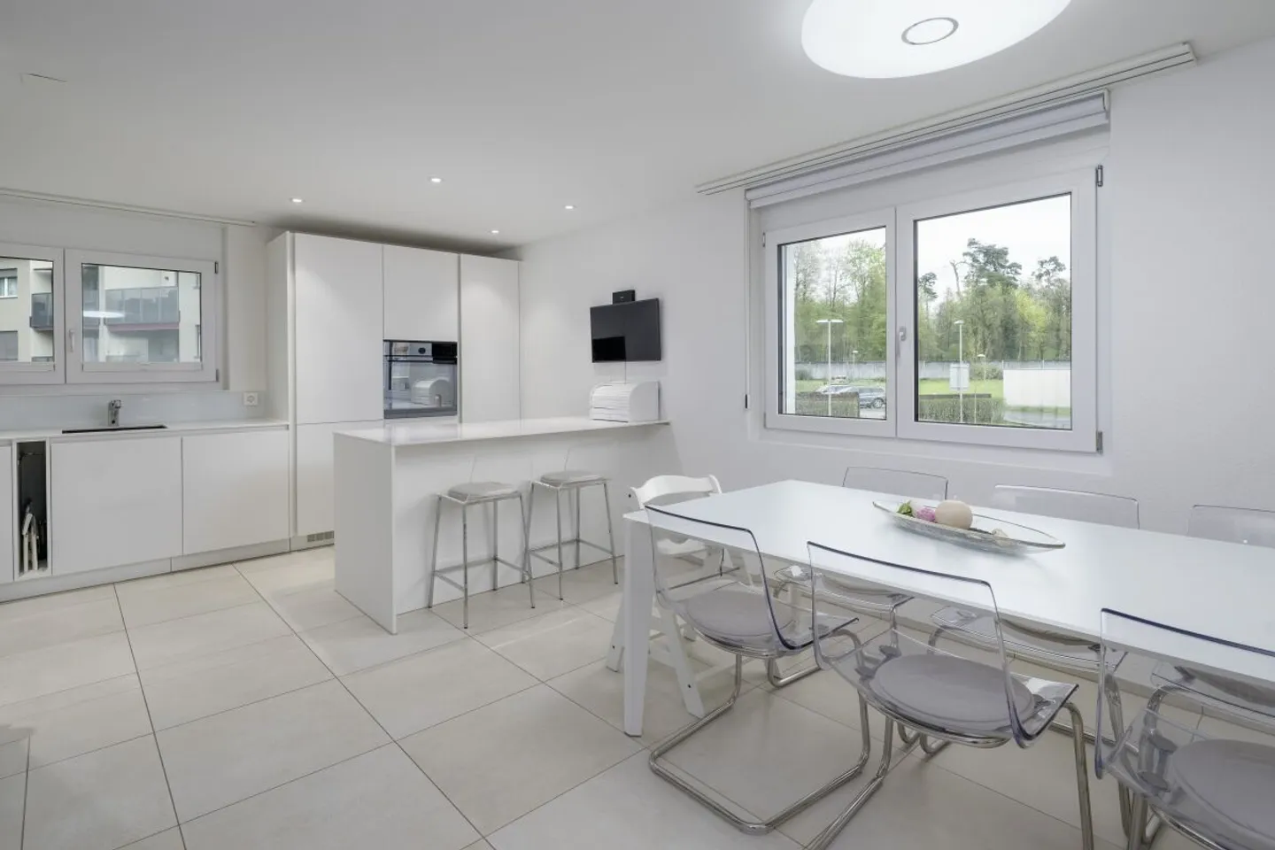 Elegant Living in the Zurich Unterland - Photo 3 of 7