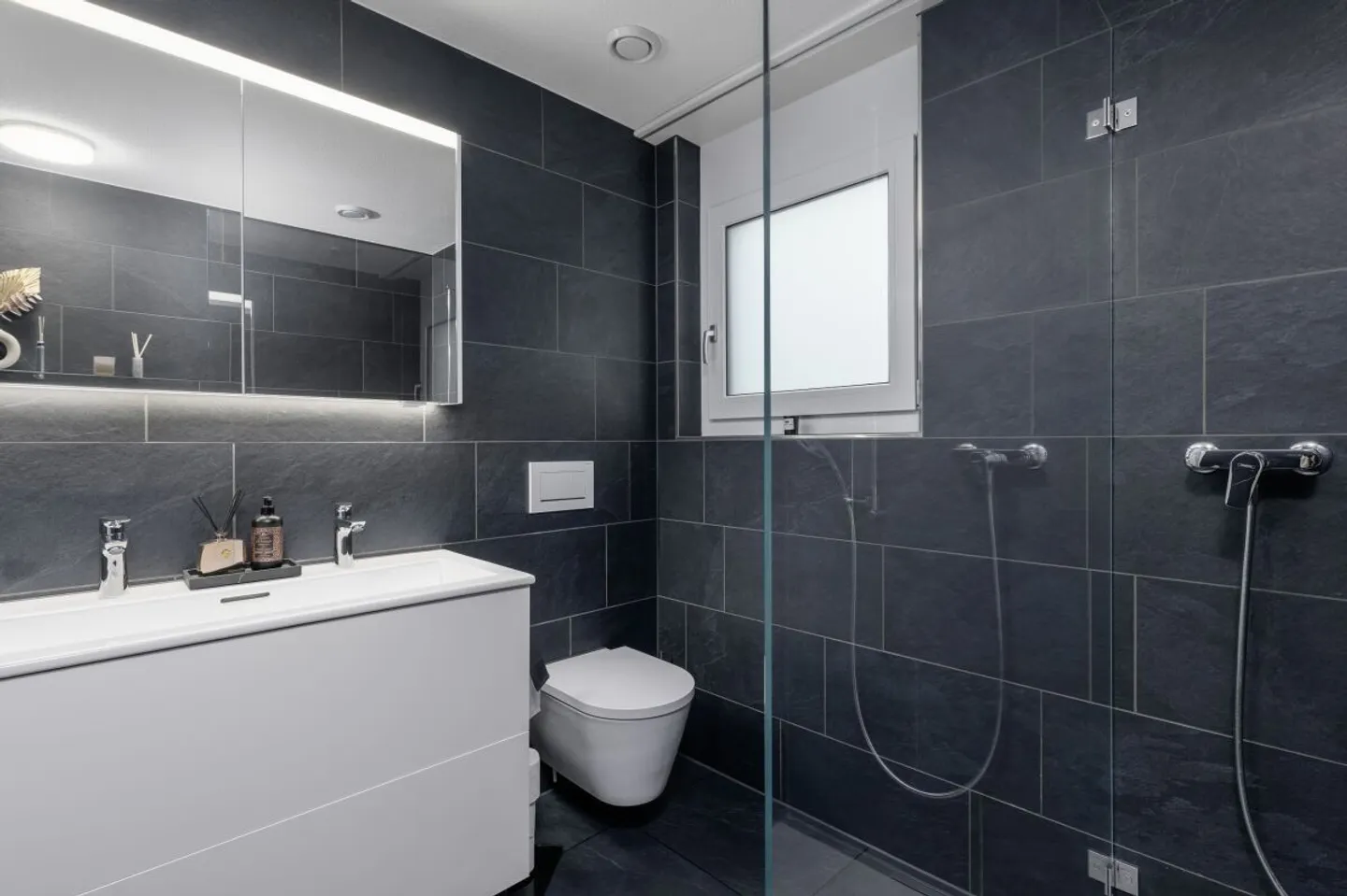 Elegant Living in the Zurich Unterland - Photo 5 of 7
