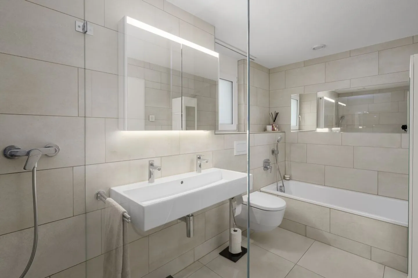 Elegant Living in the Zurich Unterland - Photo 6 of 7