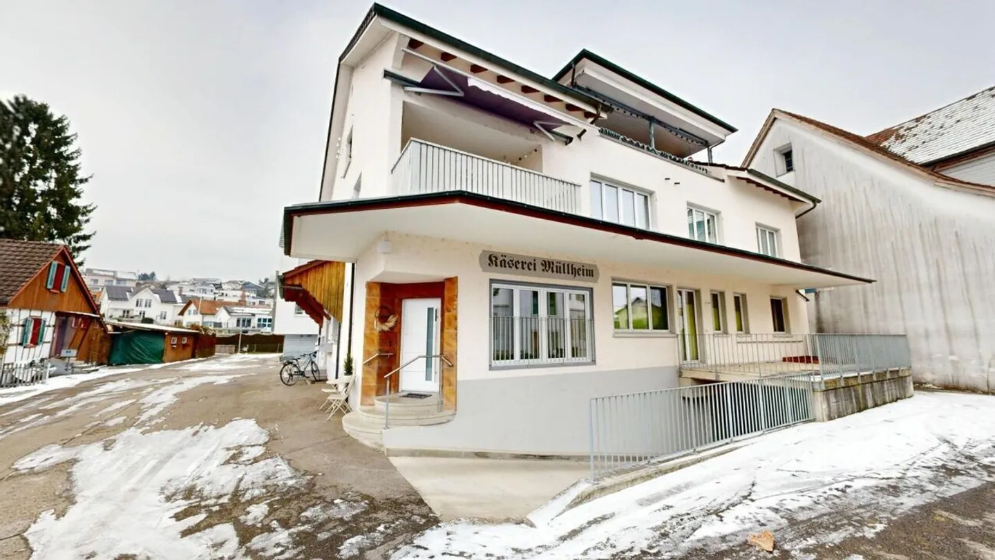 Modernes Wohnen mit viel Raum - 177 m², Südbalkon &amp; grosszügiger Sitzplatz in Müllheim - Foto 1 von 11