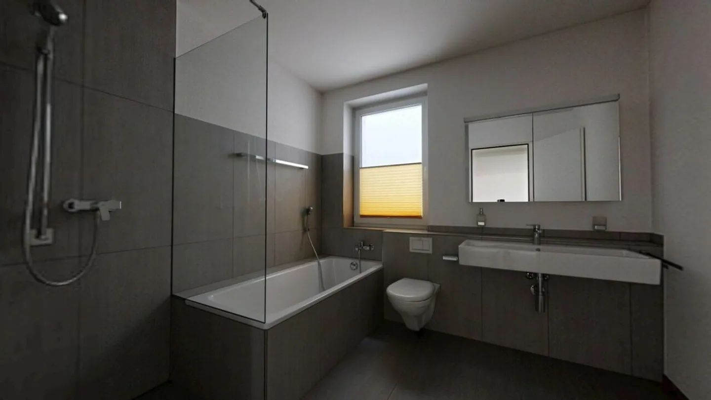 Modernes Wohnen mit viel Raum - 177 m², Südbalkon &amp; grosszügiger Sitzplatz in Müllheim - Foto 7 von 11