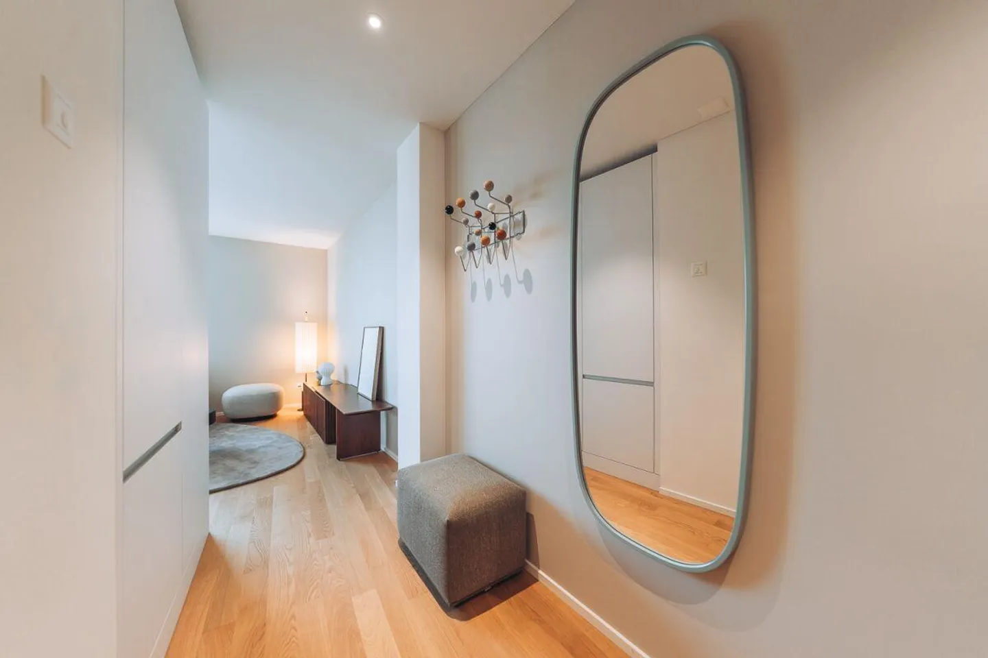 Appartamento arredato di 3,5 locali con vista, situato nel centro di Neuhausen - Foto 6 di 10