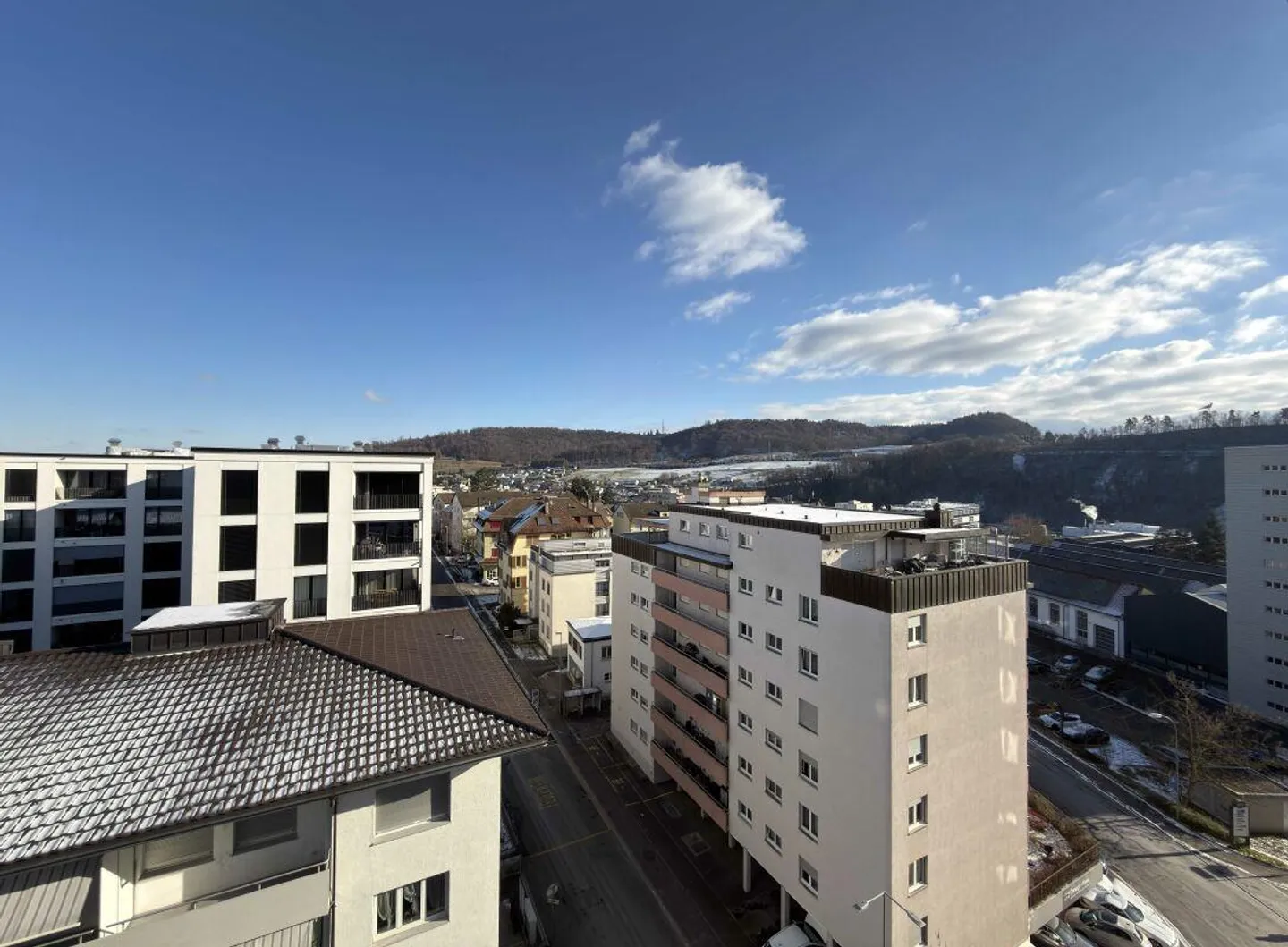 Appartamento arredato di 3,5 locali con vista, situato nel centro di Neuhausen - Foto 10 di 10