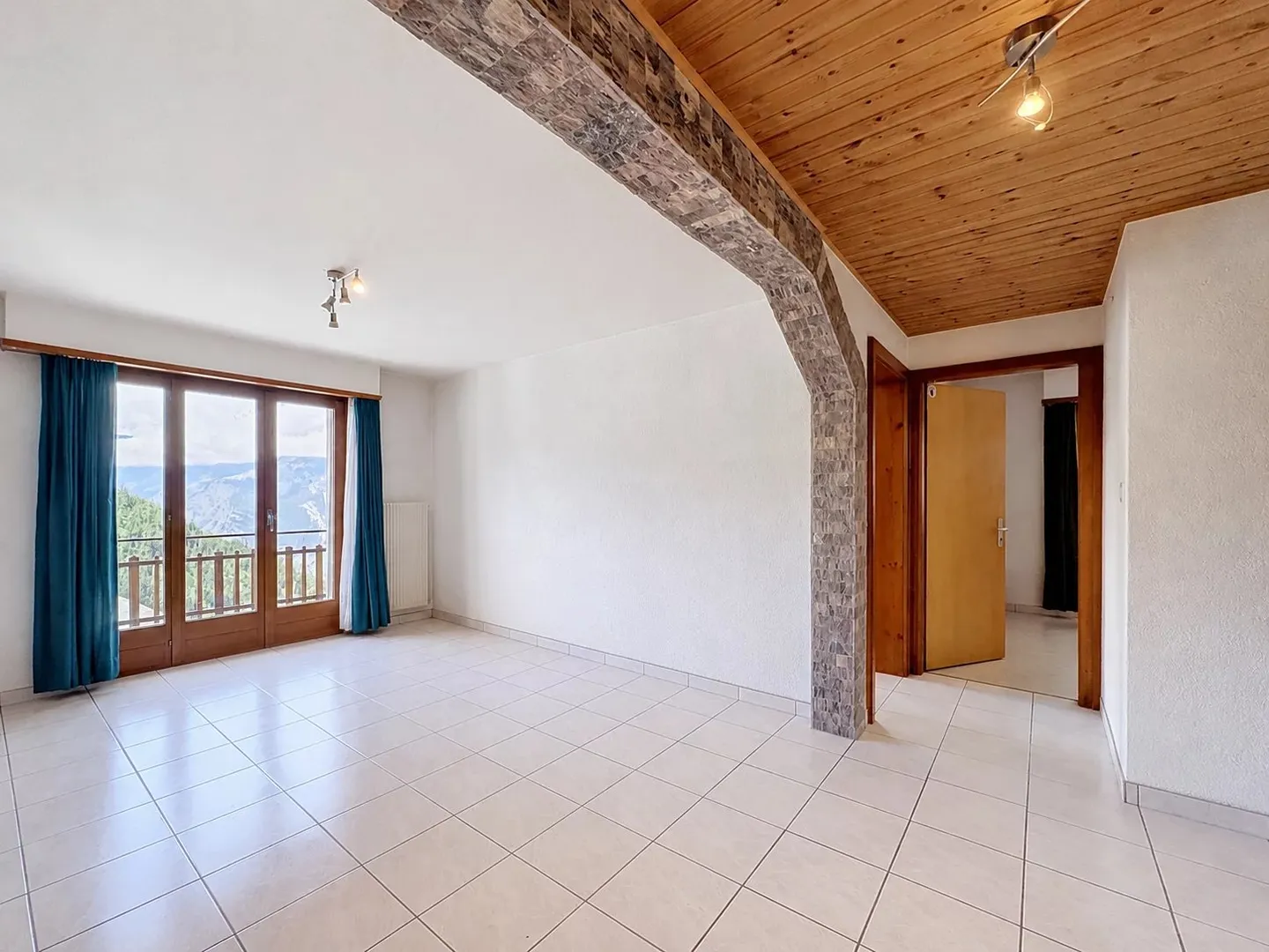 Appartement Charmant avec Vue Époustouflante - Photo 1 sur 13