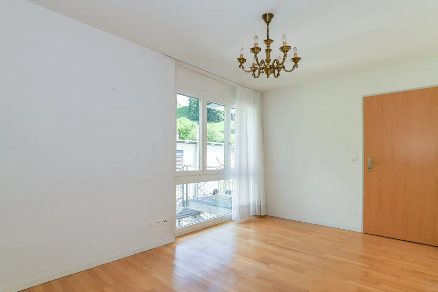 Penthouse apartment with unobstructed views and plenty of parking - Photo 10 of 13