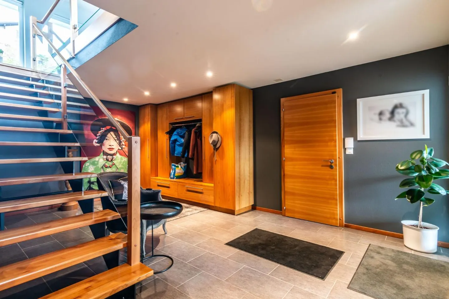 Zeitgenössische Villa mit Seeblick - Foto 1 von 11