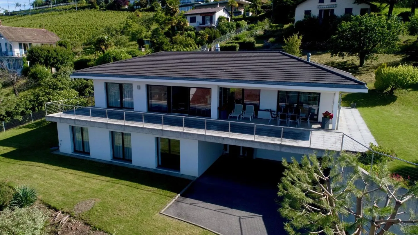 Zeitgenössische Villa mit Seeblick - Foto 2 von 11