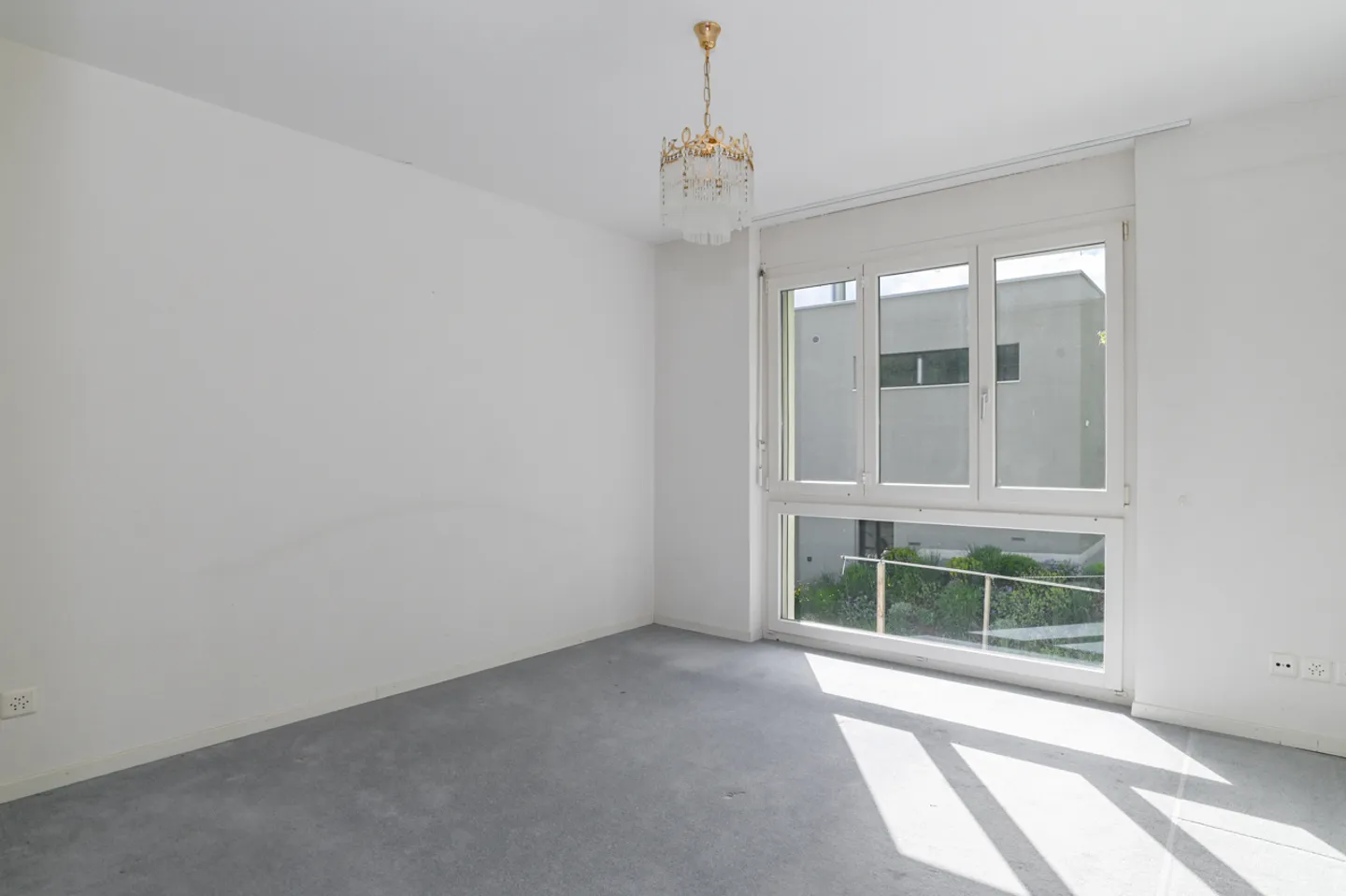 Penthouse apartment with unobstructed views and plenty of parking - Photo 12 of 13