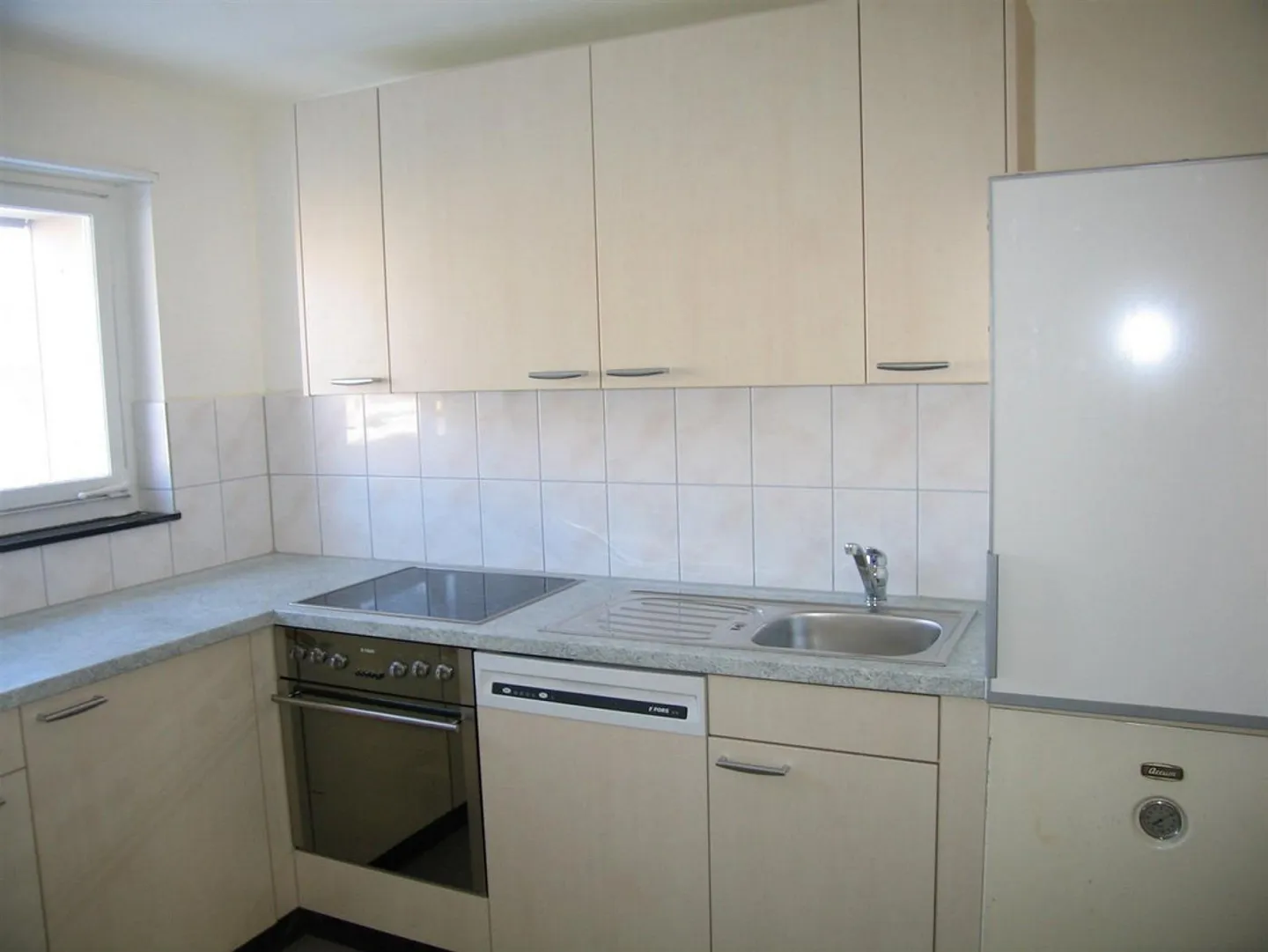 Spacious 4.5 Room Apartment - Photo 2 of 5