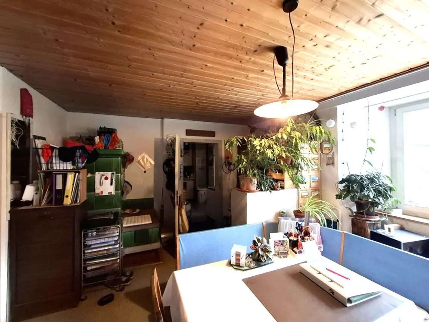 Maison multi-générationnelle située au centre avec appartement de 7 pièces plus loft plus atelier - Photo 3 sur 10